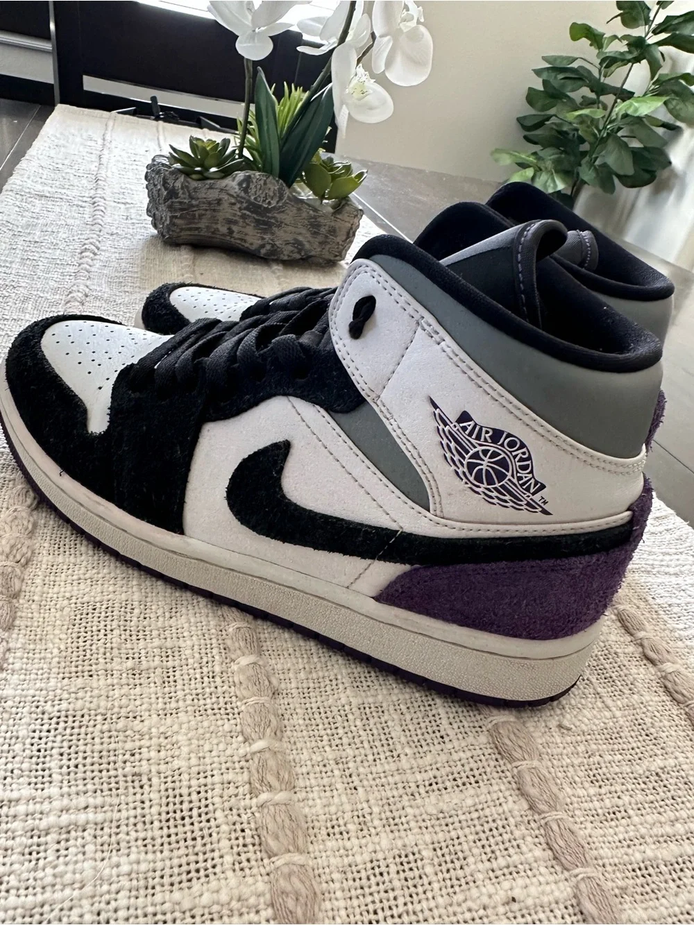 Jordan Air Jordan 1 Mid SE White Black Purple